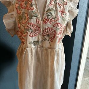 Entro top with embroidery size large